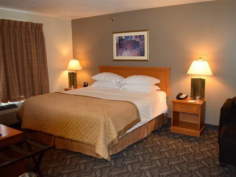 Hotel Wyndham Garden Fitchburg 3*