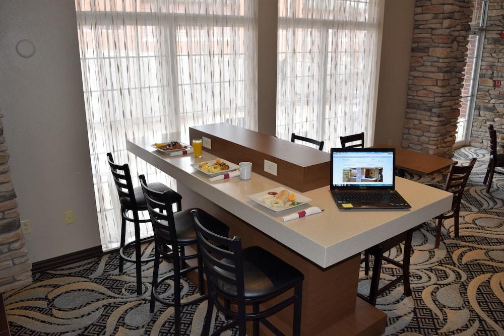 Wyndham Garden Fitchburg Hotel 3*